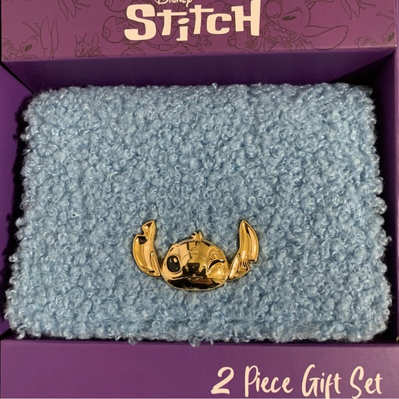 Disney Stitch 2-Piece ID Card Holder Wallet & Keychain Gift Set-NIB - Picture 3 of 7